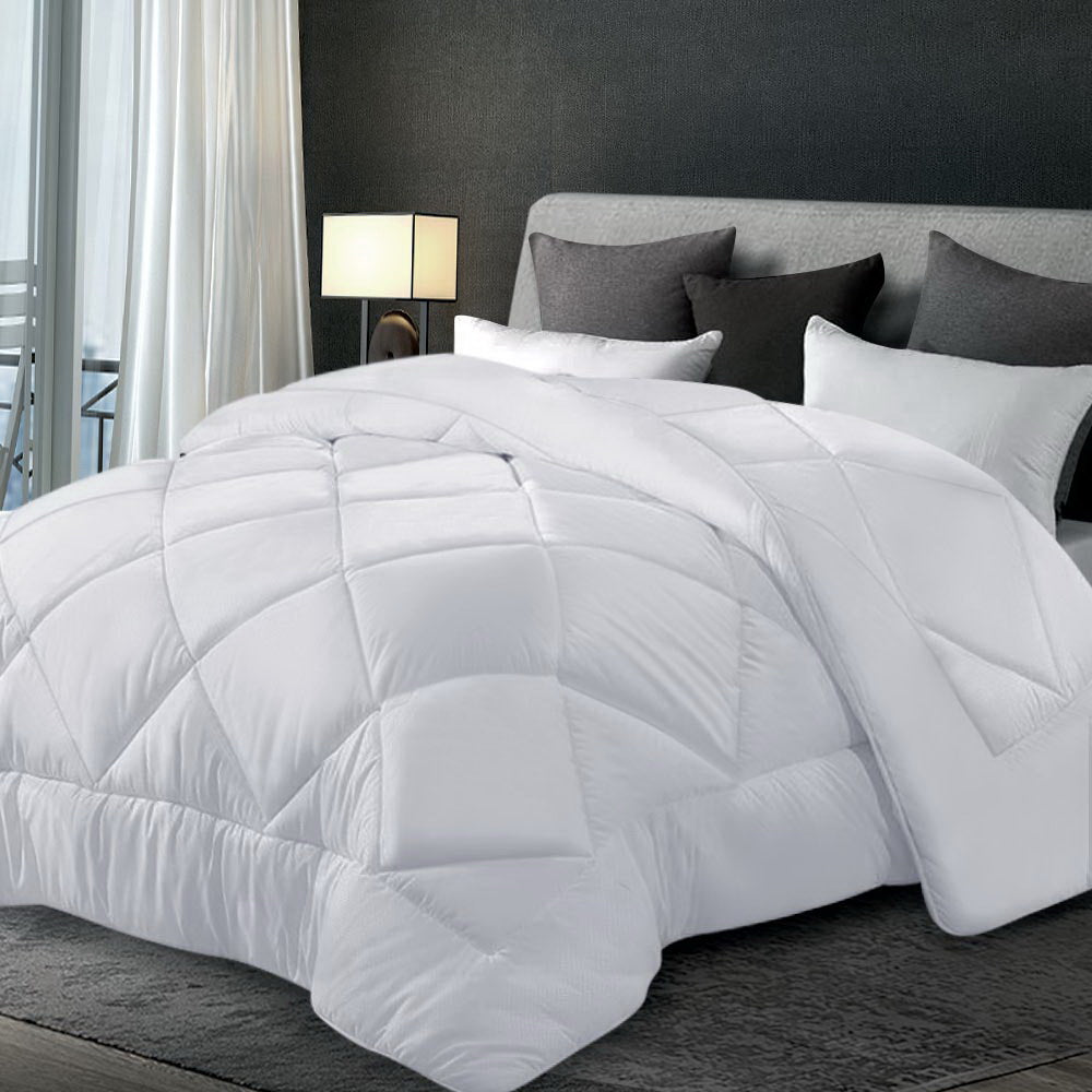 White 700GSM bamboo microfibre winter quilt in Queen size
