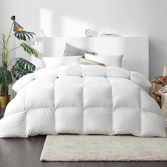 White 700GSM duck feather and down quilt in King size