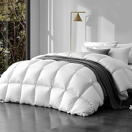 White 800GSM goose down feather quilt in Queen size