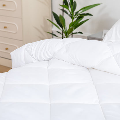 White microfibre bamboo blend all season quilt in Queen size