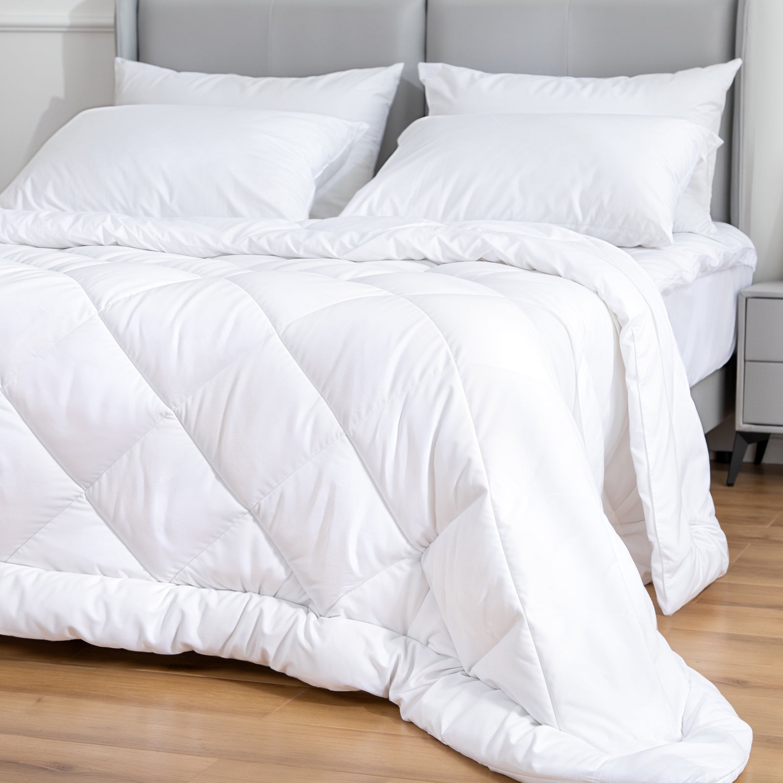 White microfibre bamboo blend all season quilt in Queen size