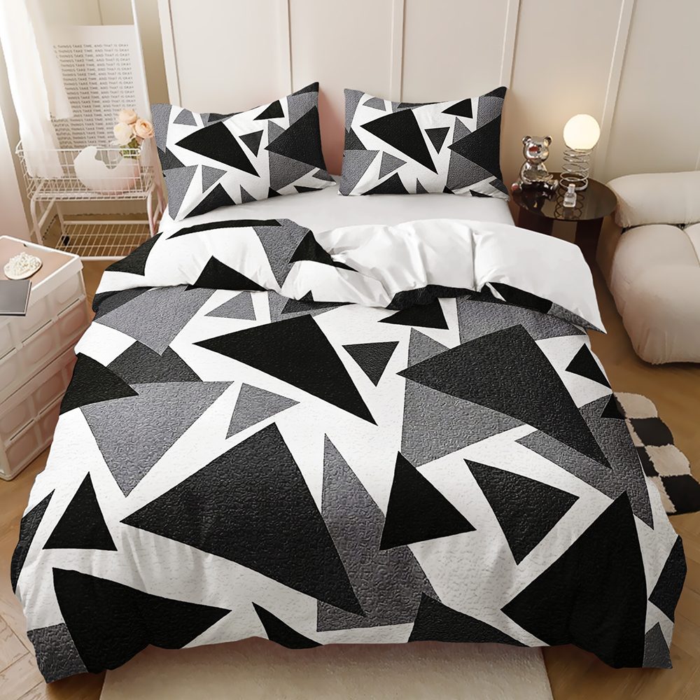 Black and White Triangles quilt cover set